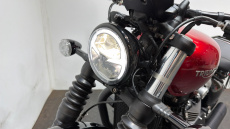 Triumph Bonneville Bobber Black